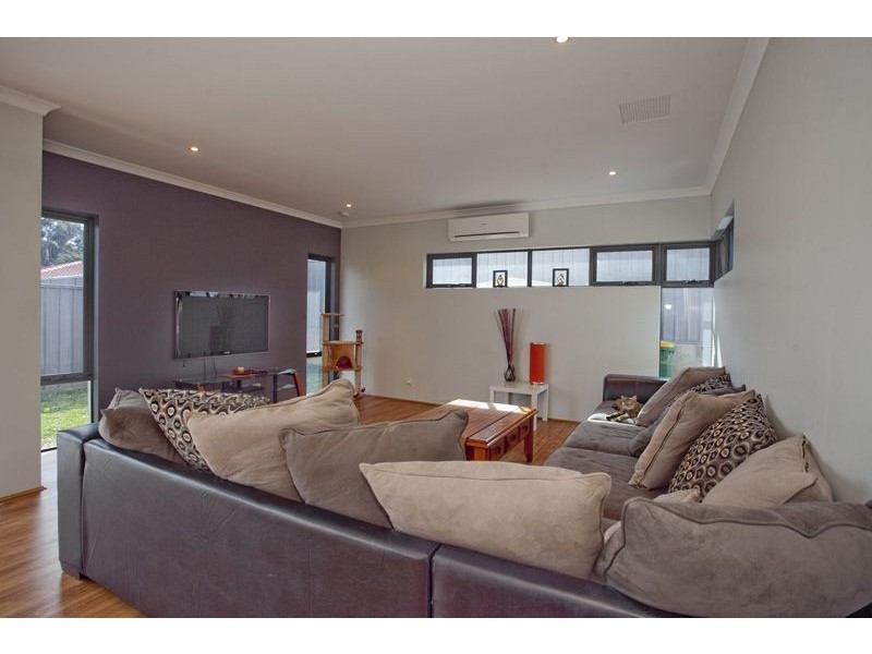 18A Abercorn Road, Forrestfield WA 6058