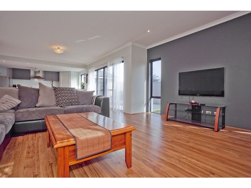 18A Abercorn Road, Forrestfield WA 6058