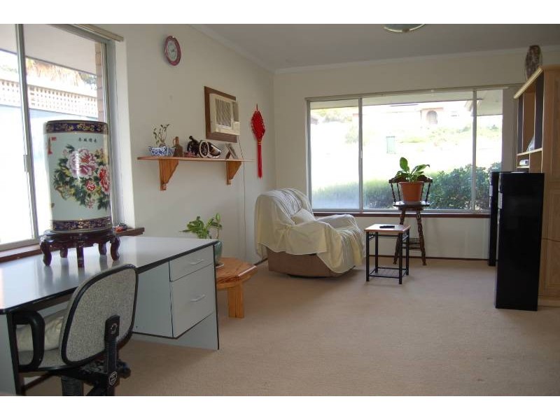12A Claygate Rd, Hamilton Hill WA 6163