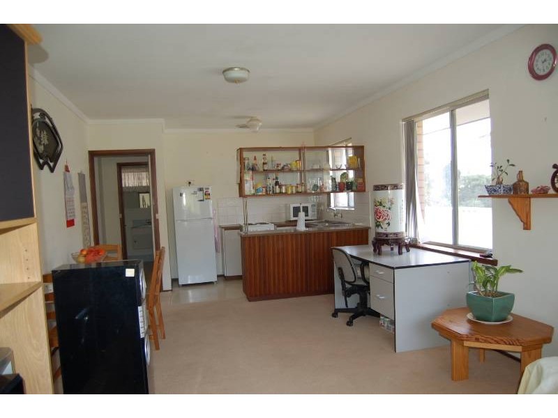 12A Claygate Rd, Hamilton Hill WA 6163