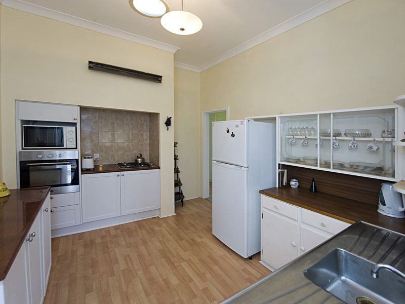 29 Victoria St, St James WA 6102