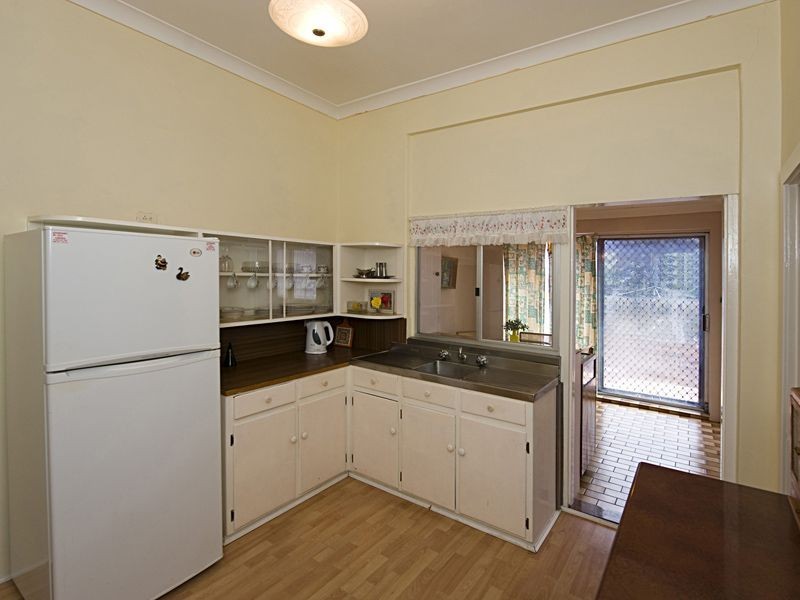 29 Victoria St, St James WA 6102