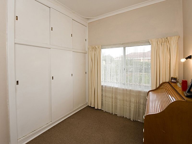 29 Victoria St, St James WA 6102