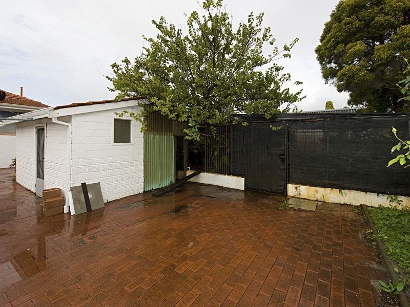 29 Victoria St, St James WA 6102