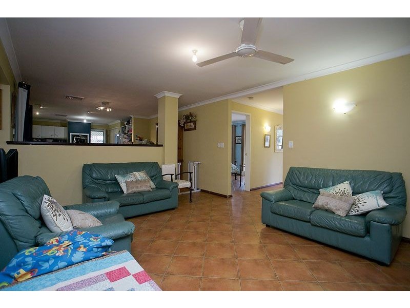 12 Buckland Grove, Mount Helena WA 6082