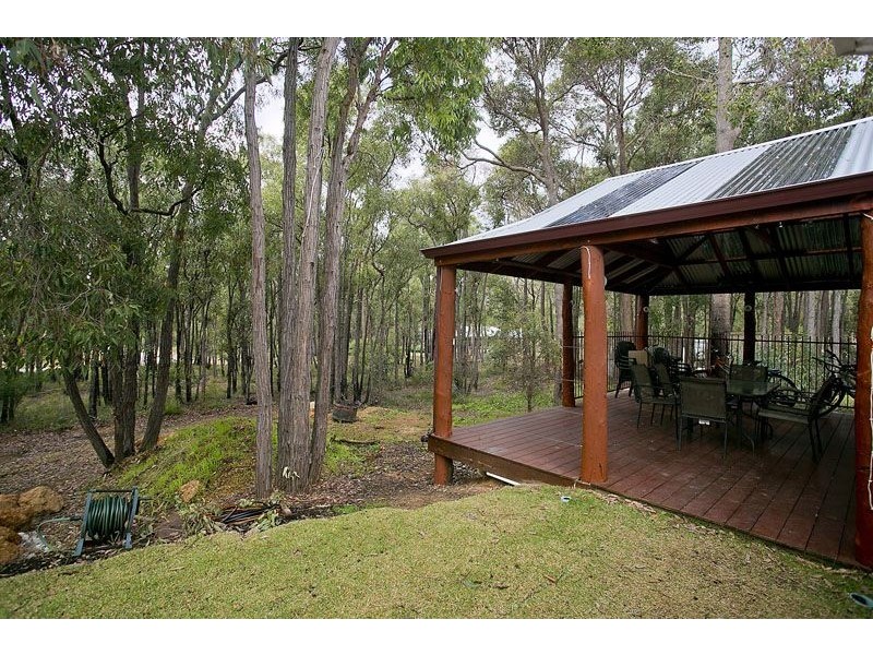 12 Buckland Grove, Mount Helena WA 6082