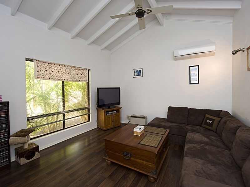 9/10 Chappel St, Dianella WA 6059