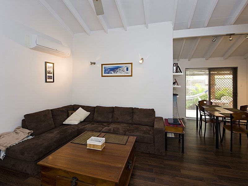 9/10 Chappel St, Dianella WA 6059