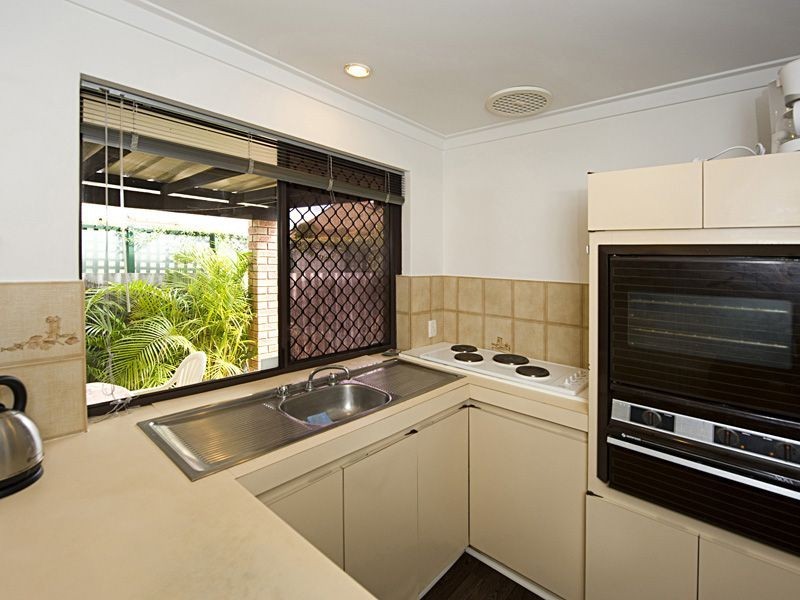 9/10 Chappel St, Dianella WA 6059