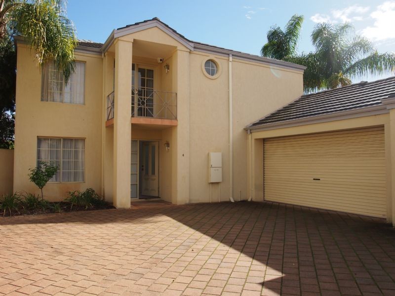 4/5 MacLeod Road, Applecross WA 6153