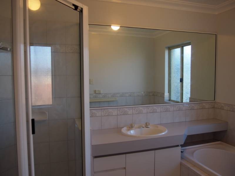 4/5 MacLeod Road, Applecross WA 6153