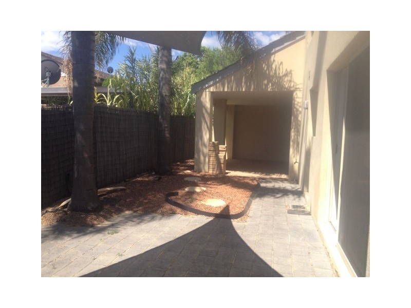4/5 MacLeod Road, Applecross WA 6153