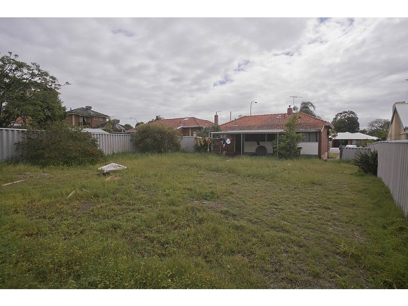 397 Berwick St, St James WA 6102