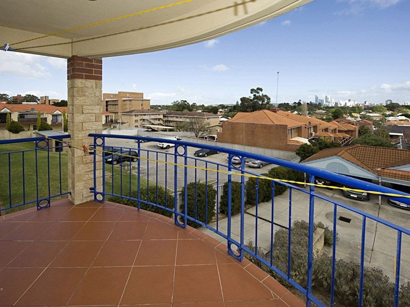 4/27 King George St, Victoria Park WA 6100