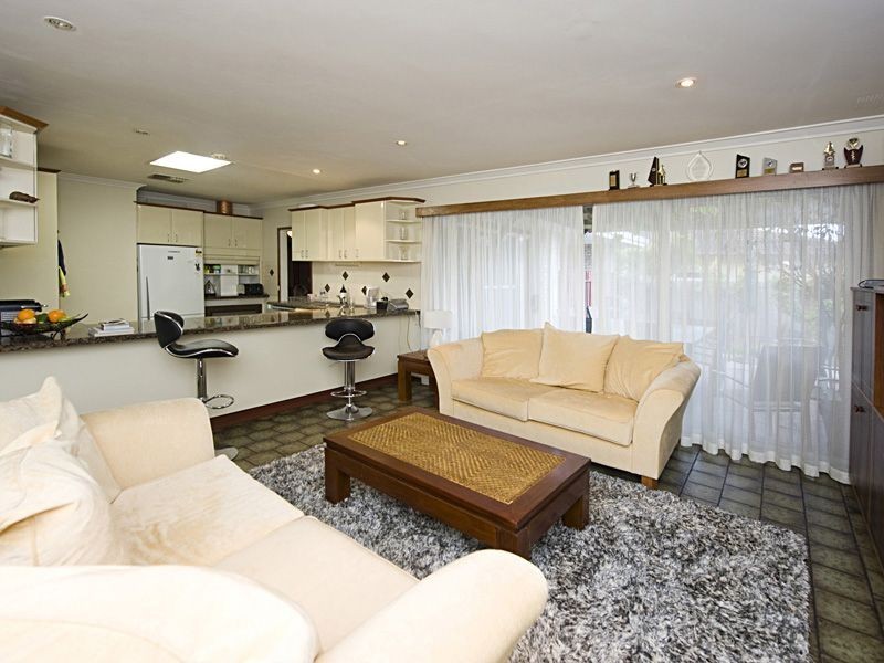 32 Redmond Street, Salter Point WA 6152