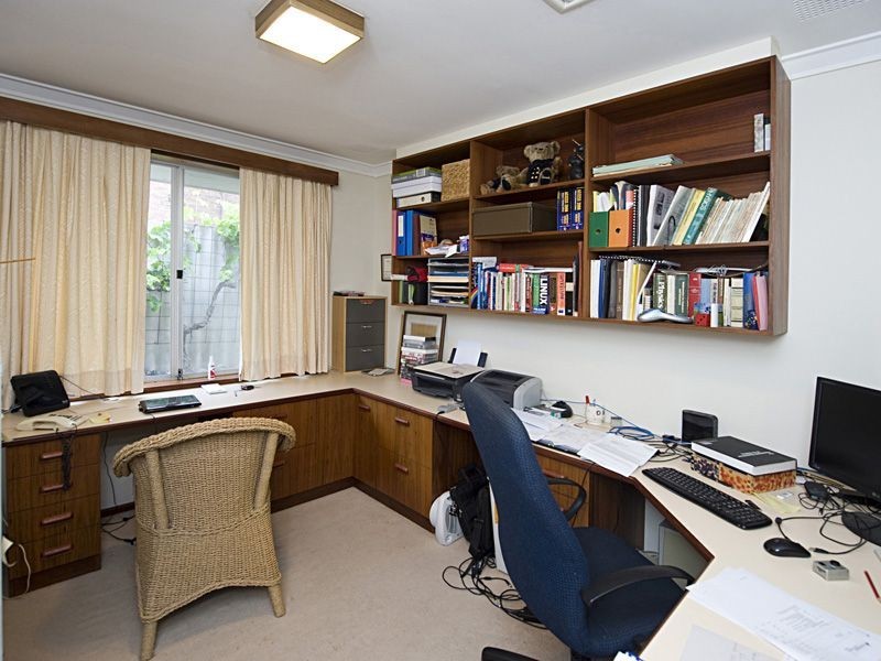 32 Redmond Street, Salter Point WA 6152