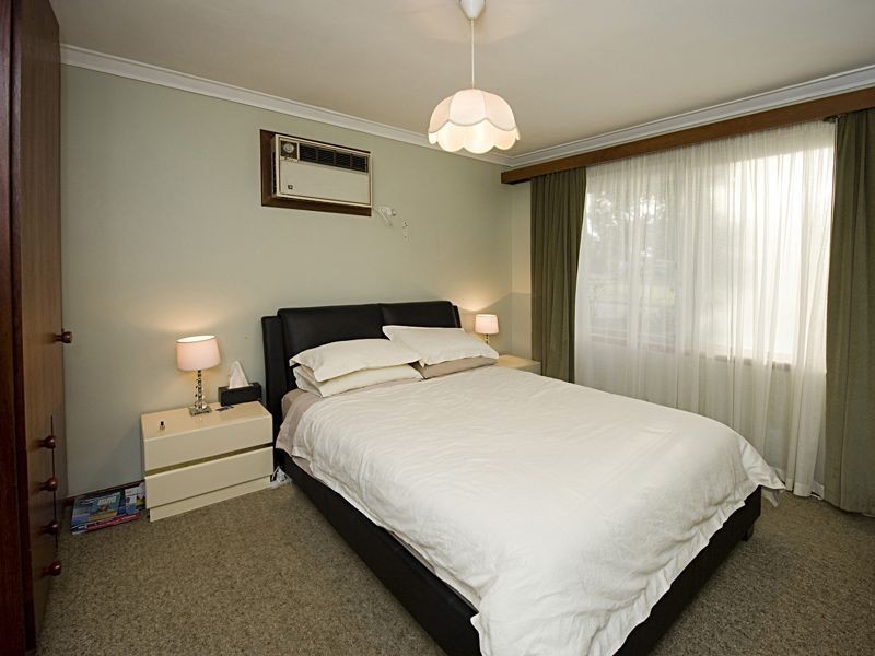 32 Redmond Street, Salter Point WA 6152