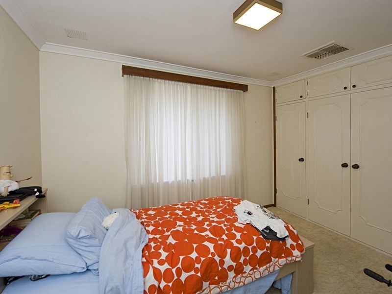 32 Redmond Street, Salter Point WA 6152