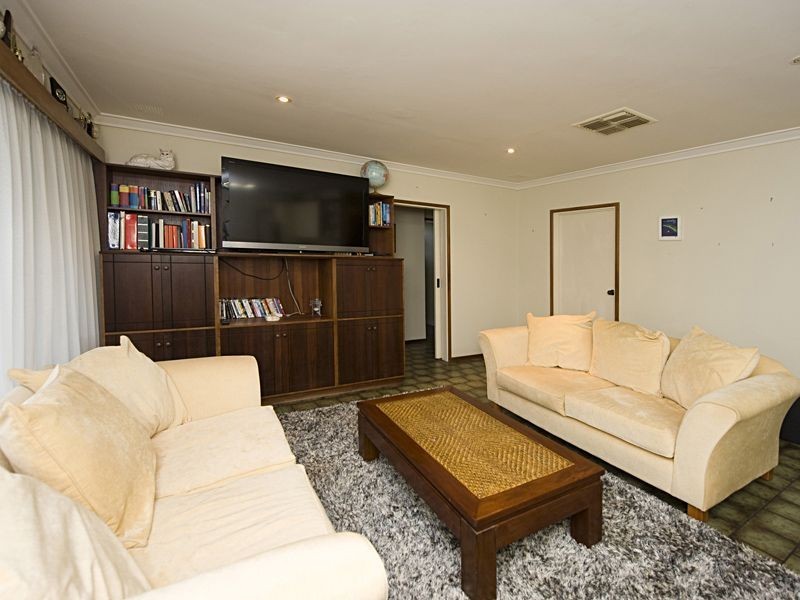 32 Redmond Street, Salter Point WA 6152