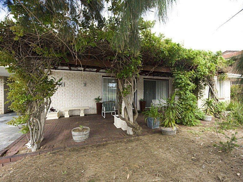 32 Redmond Street, Salter Point WA 6152