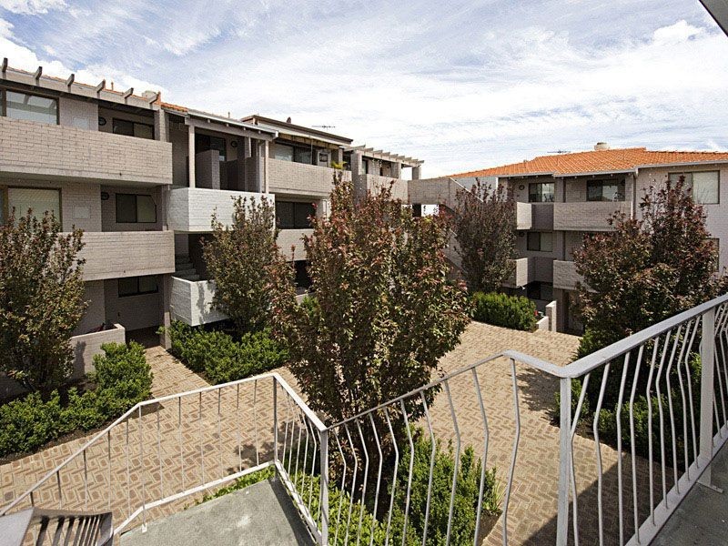 UNIT 6/111 HUBERT STREET, East Victoria Park WA 6101