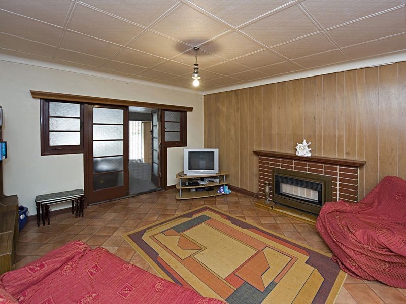 9 Alvah St, St James WA 6102
