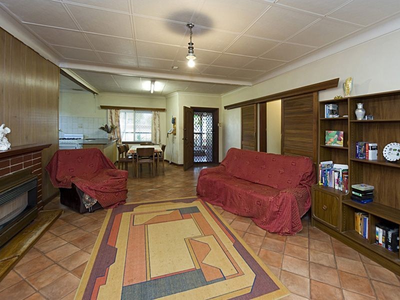 9 Alvah St, St James WA 6102