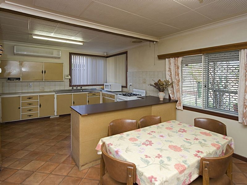 9 Alvah St, St James WA 6102