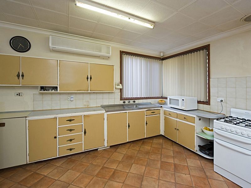9 Alvah St, St James WA 6102