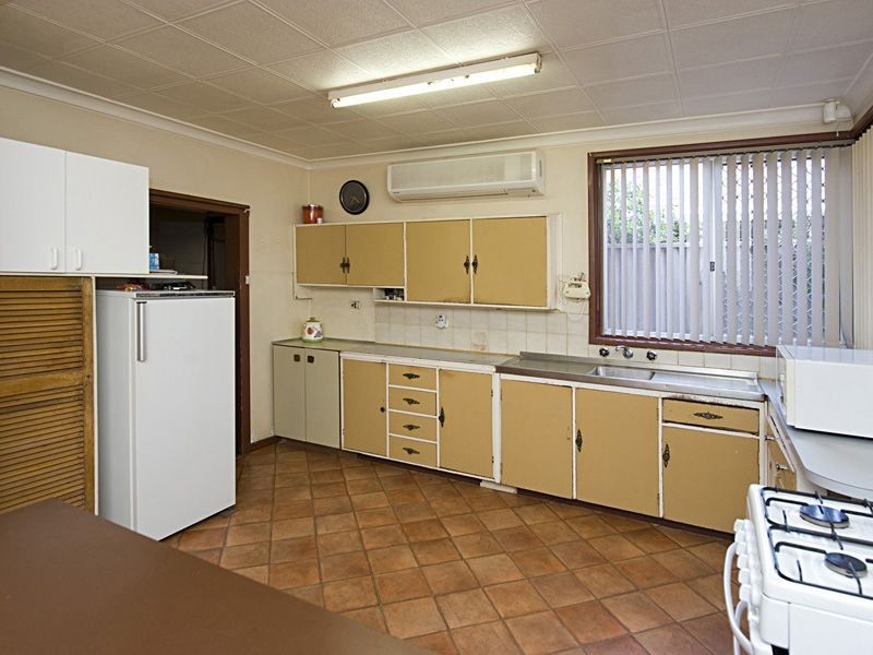 9 Alvah St, St James WA 6102
