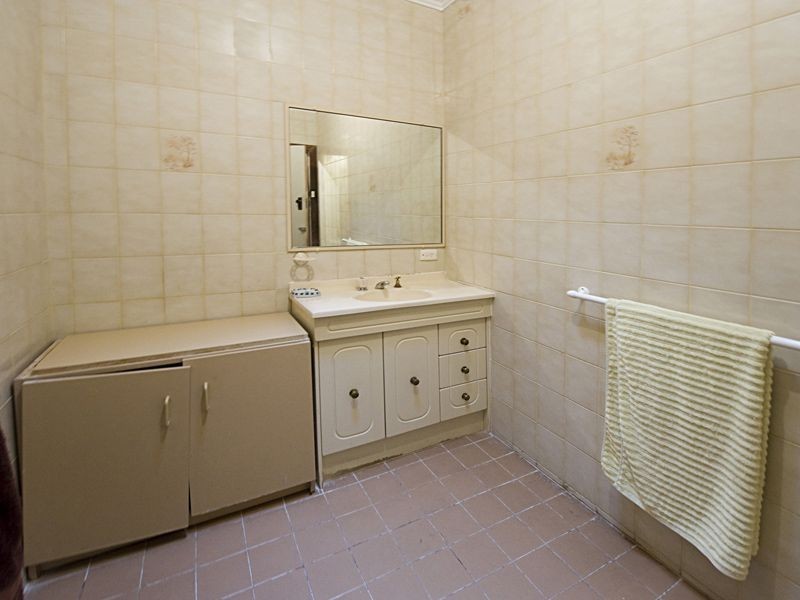 9 Alvah St, St James WA 6102