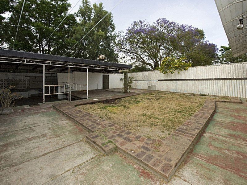 9 Alvah St, St James WA 6102