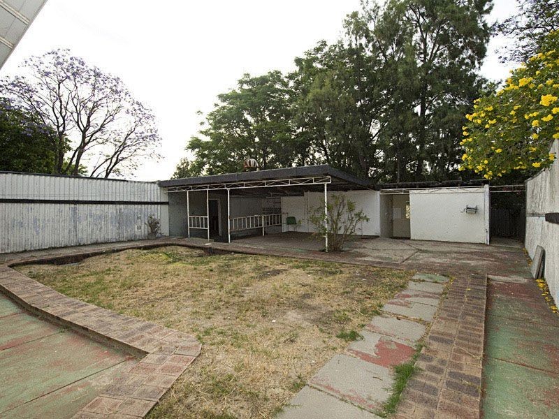 9 Alvah St, St James WA 6102