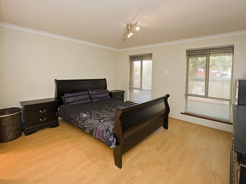 6A Moseley Hill, Kardinya WA 6163