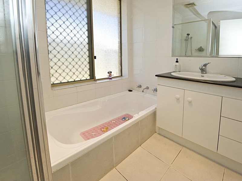 6A Moseley Hill, Kardinya WA 6163