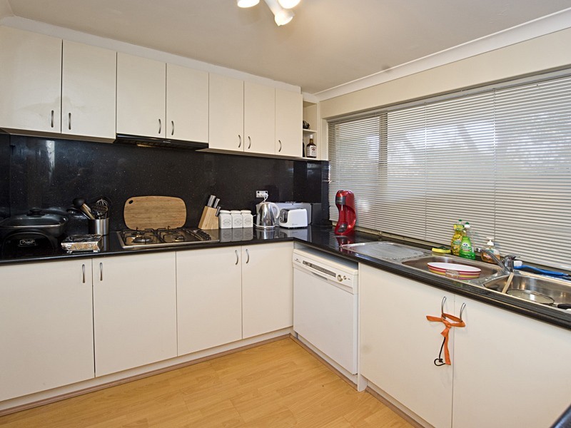 6A Moseley Hill, Kardinya WA 6163