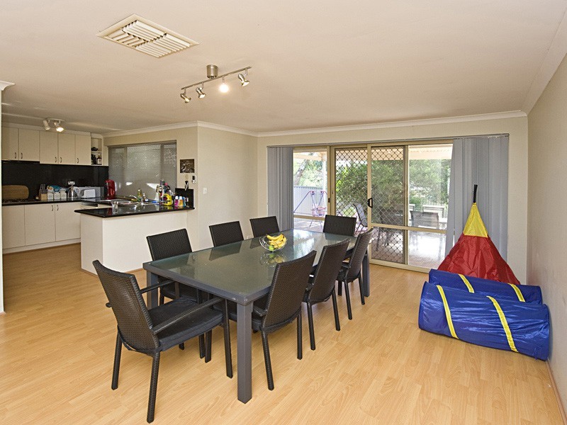 6A Moseley Hill, Kardinya WA 6163