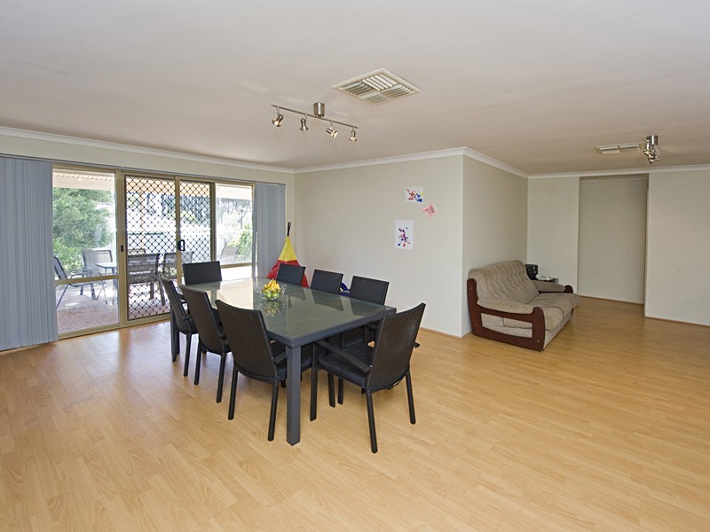 6A Moseley Hill, Kardinya WA 6163