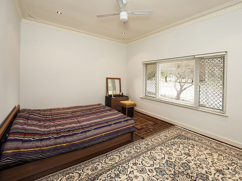 50 Wyndham St, St James WA 6102