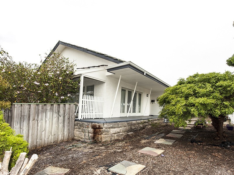50 Wyndham St, St James WA 6102