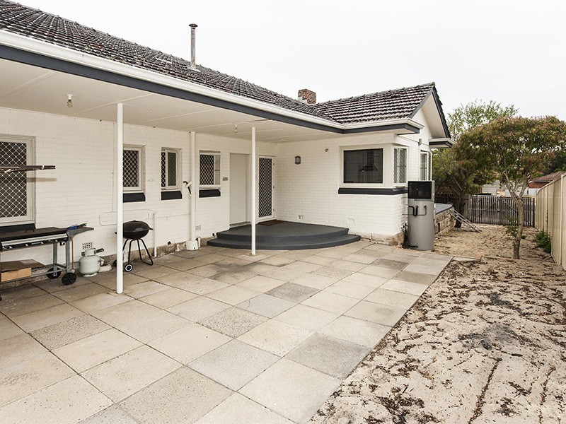 50 Wyndham St, St James WA 6102
