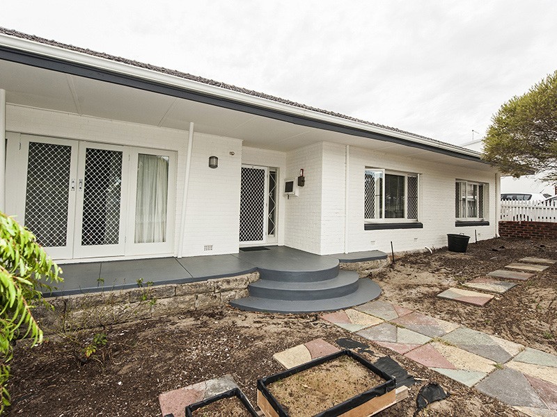 50 Wyndham St, St James WA 6102