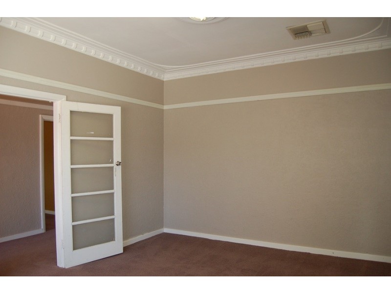 13 Chapman Road, St James WA 6102