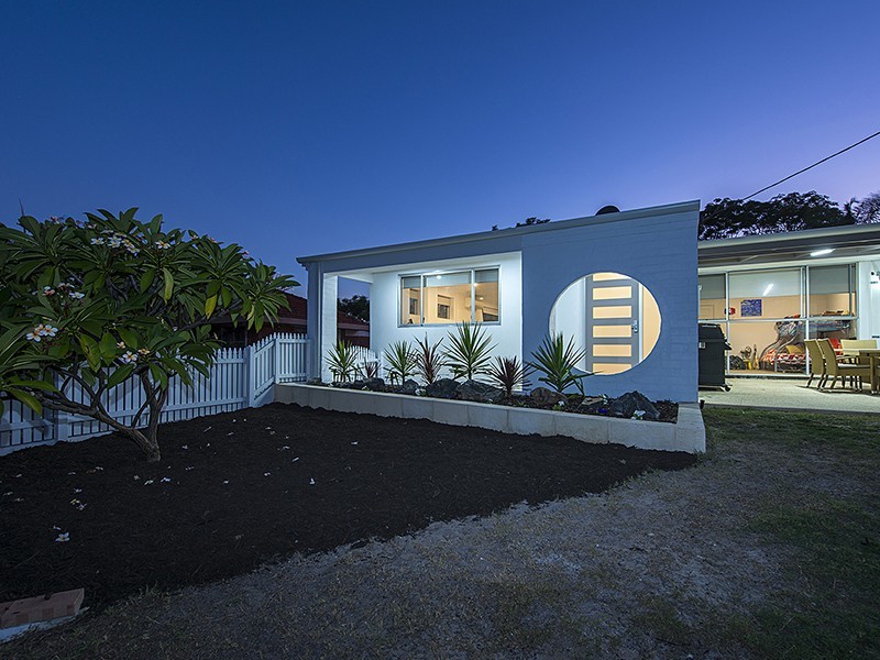 3 Gladstone St, St James WA 6102