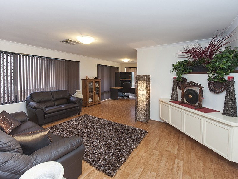 28 Gardiner Heights, Kinross WA 6028