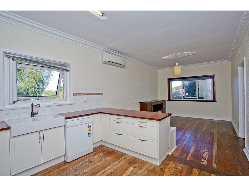 36 Hill View Tce, St James WA 6102