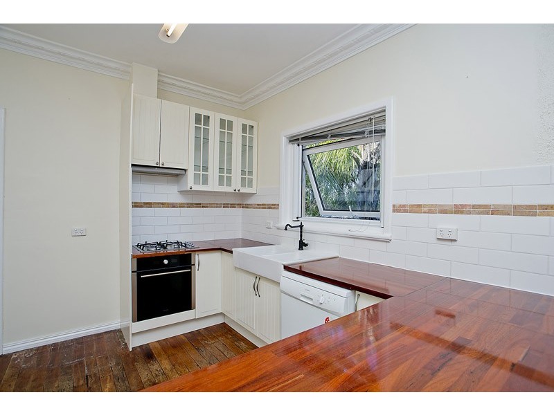 36 Hill View Tce, St James WA 6102