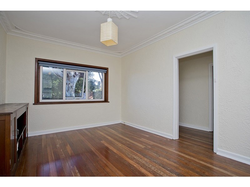 36 Hill View Tce, St James WA 6102