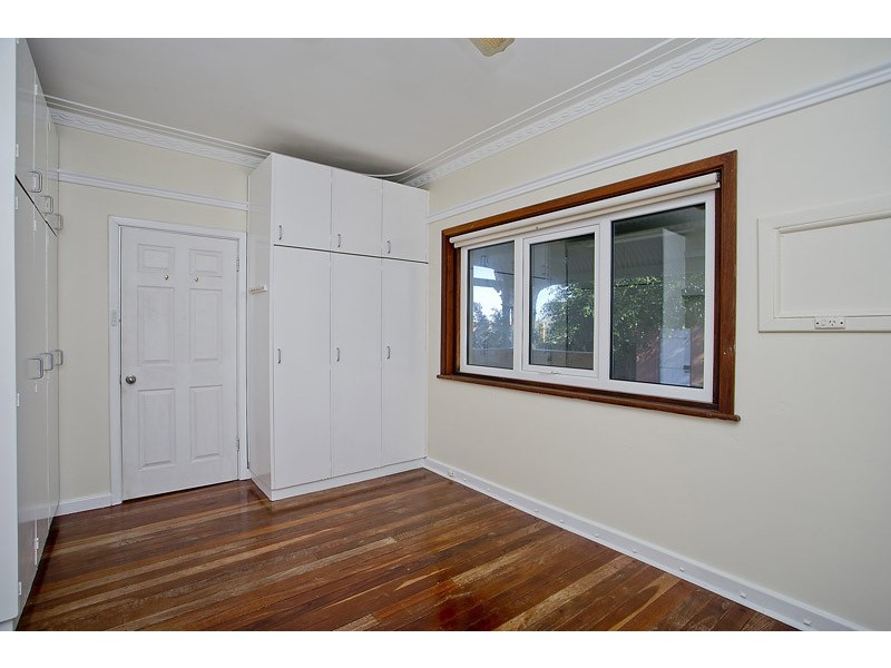 36 Hill View Tce, St James WA 6102