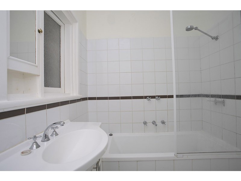 36 Hill View Tce, St James WA 6102